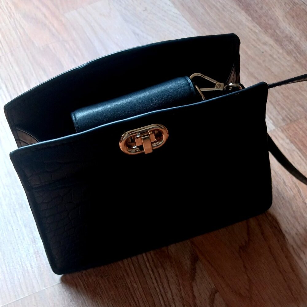 **Like New** H&M Crossbody Bag Purse Black with Gold Faux Alligator Leather